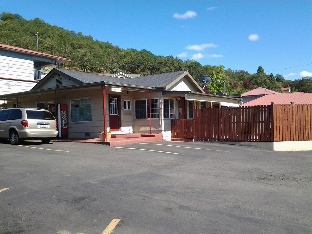 Roseburg Inn Exterior photo